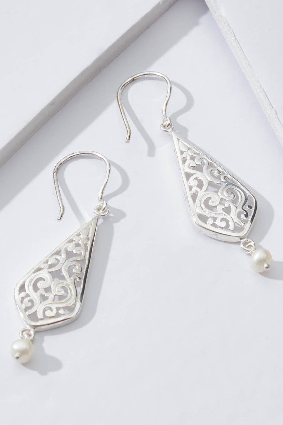 Accessories Lush Designs | Sea Embrace Sterling Pearl Earrings Silver